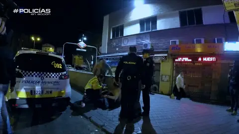 Una pelea en el bar Policías en acción