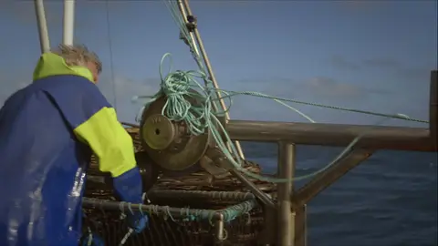Nuevo peligro en el barco Cazadores de langostas