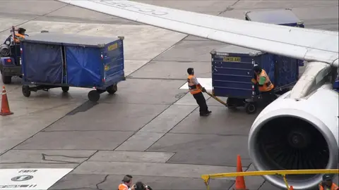 Un paquete sospechoso Alerta aeropuerto