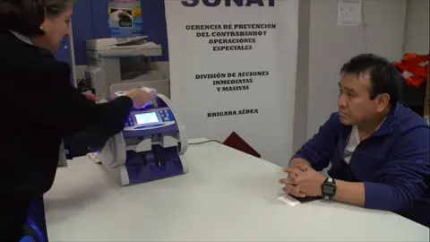 Demasiadi dinero para viajar Alerta aeropuerto