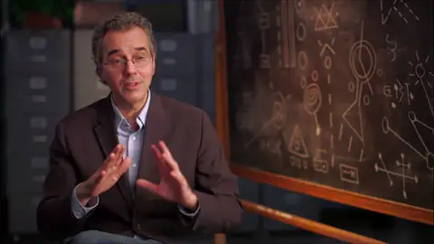 El accidente de un OVNI es presenciado por un pueblo entero El accidente de un OVNI es presenciado por un pueblo entero