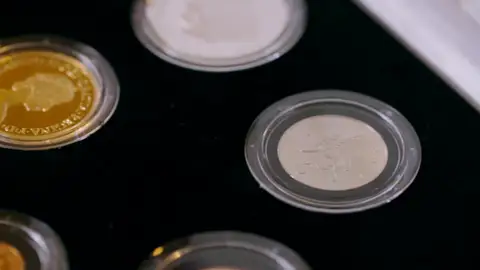 ¿Por que ninguno de los subastadores es capaz de quedarse con este objeto?  ¿Por que ninguno de los subastadores es capaz de quedarse con este objeto?