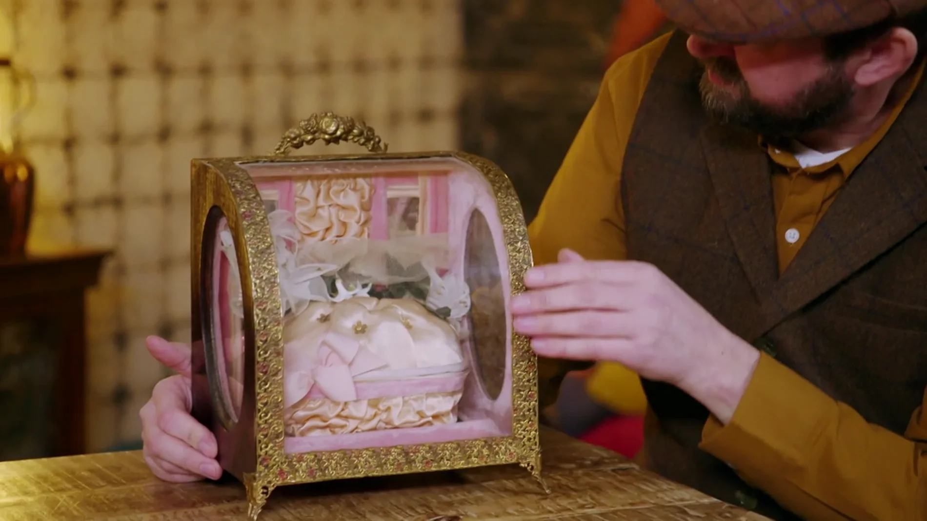 ¿Para que se usara esta caja de boda de la antigüedad? 