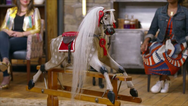 Los anticuarios quedan encandilados al ver este caballo vintage