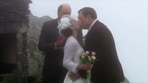 Día libre en la clínica del Dr. Pol para celebrar la boda de su hijo Día libre en la clínica del Dr. Pol para celebrar la boda de su hijo