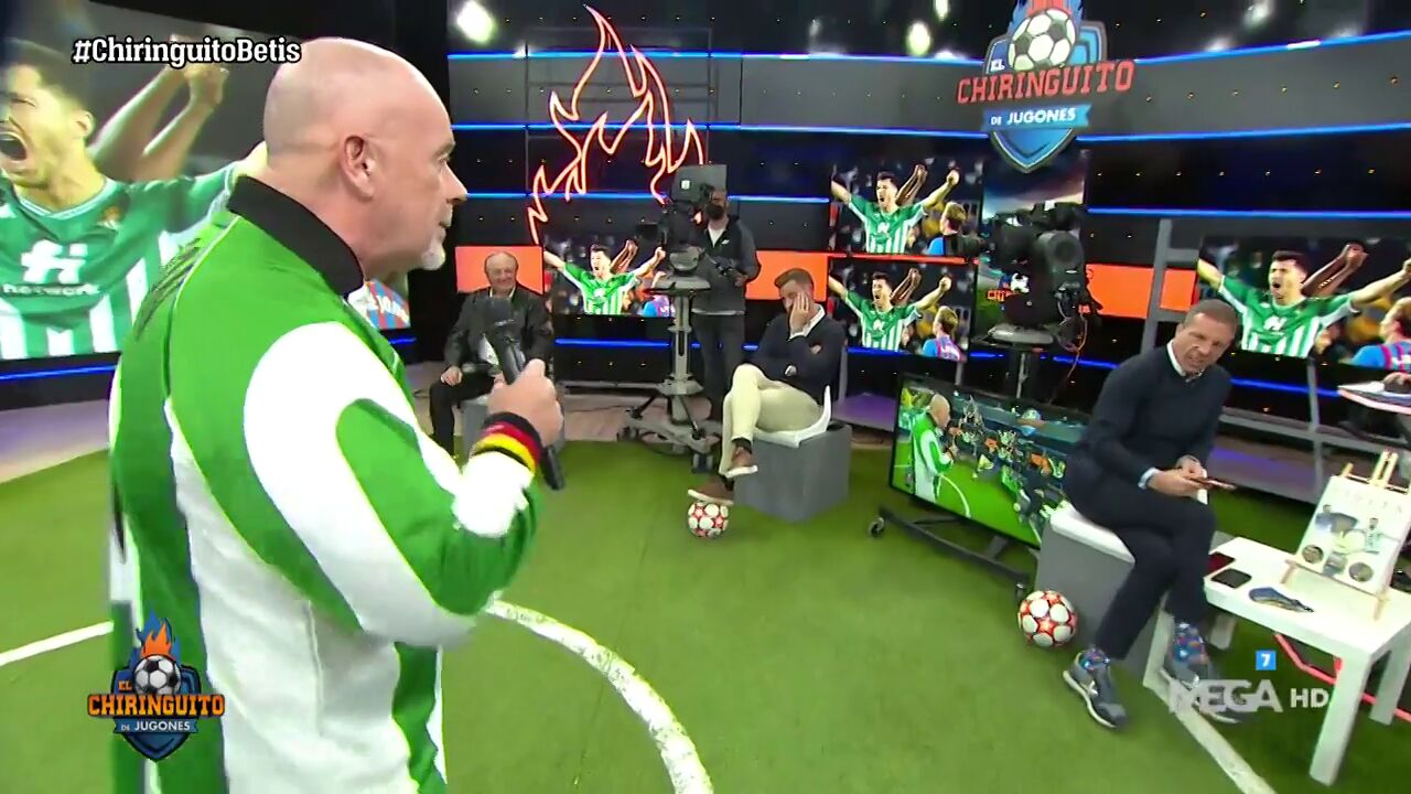 Alfredo Duro se viste de verdiblanco y canta "¡¡¡Beeeeetis, Beeeeetis