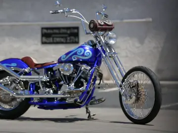 Una Harley firmada por el mismísimo Indian Larry Una Harley firmada por el mismísimo Indian Larry