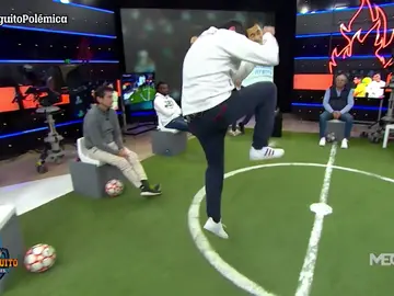 Tomás Roncero: "Le clava la rodilla" Tomás Roncero: "Le clava la rodilla"