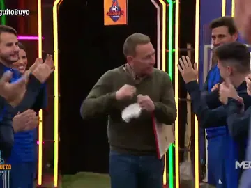 ¡Pasillo a Paco Buyo, pasillo a nuestra leyenda! ¡Pasillo a Paco Buyo, pasillo a nuestra leyenda!