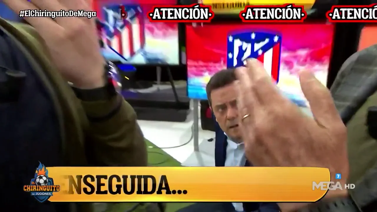 &iquest;Qu&eacute; se cuentan &Aacute;lex y Caridad?