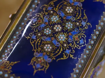 ¿Por cuanto se venderá un joyero con piedras semipreciosas de casi 100 años de antigüedad?  ¿Por cuanto se venderá un joyero con piedras semipreciosas de casi 100 años de antigüedad?