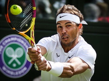 Nadal gana a Berankis y está en tercera ronda de Wimbledon