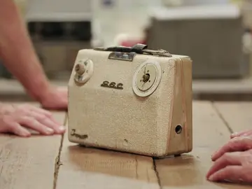 Llega a la tienda de las restauraciones una radio histórica Llega a la tienda de las restauraciones una radio histórica