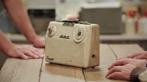 Llega a la tienda de las restauraciones una radio histórica Llega a la tienda de las restauraciones una radio histórica