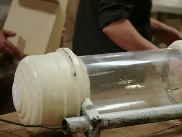 Un poste de barbero necesita una gran reparación Un poste de barbero necesita una gran reparación