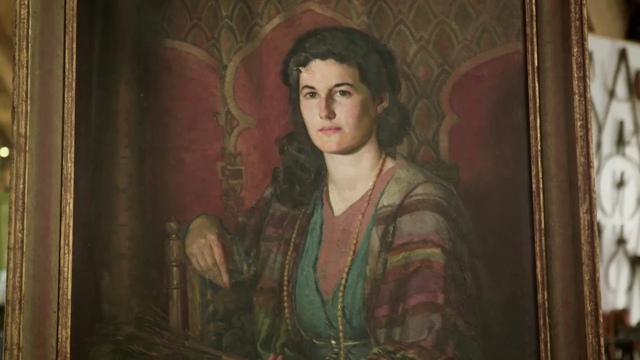 Restauran un retrato que heredo tras la muerte de su madre y que presenta muchos daños Restauran un retrato que heredo tras la muerte de su madre y que presenta muchos daños