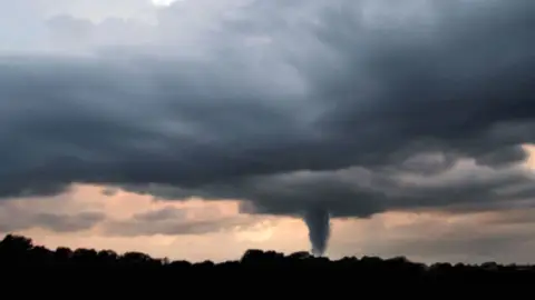 Tornado en las Ozark Mountain men