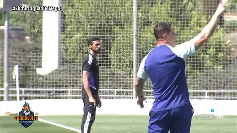 Arbeloa le mete una 'manita' a Torres Arbeloa le mete una 'manita' a Torres