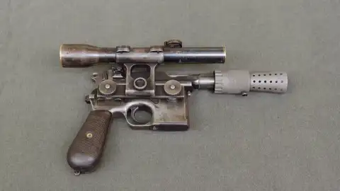 Rick está emocionado con la pistola original que usó Harrison Ford en 'Star Wars' Mega