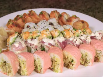 Los gigantes rollos de sushi de Taka Watanabe, ¿podrá Webb comérselos en media hora? 