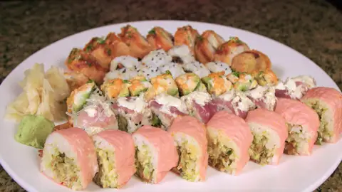 Los gigantes rollos de sushi de Taka Watanabe, ¿podrá Webb comérselos en media hora?  Los gigantes rollos de sushi de Taka Watanabe, ¿podrá Webb comérselos en media hora?