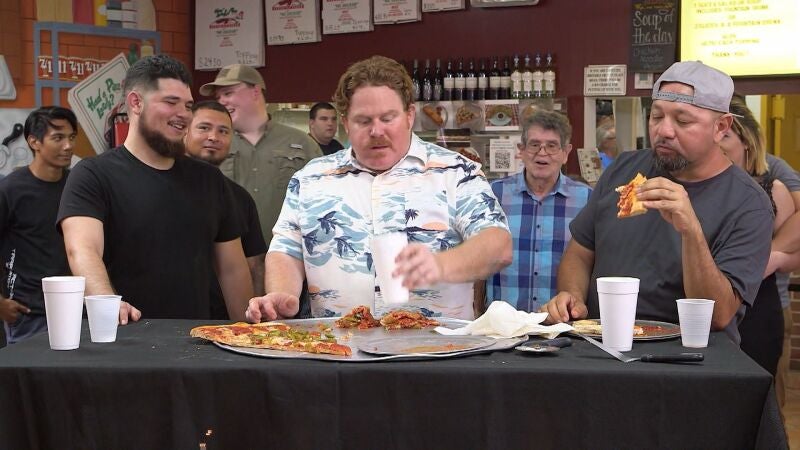 6 kilos de pizza con sólo 45 minutos para terminarla