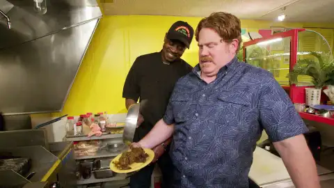Estas alitas son tan picantes que Casey no lo tendrá fácil para superar el reto Estas alitas son tan picantes que Casey no lo tendrá fácil para superar el reto