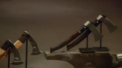 Los armeros deben reproducir un hacha francisca del siglo III Los armeros deben reproducir un hacha francisca del siglo III