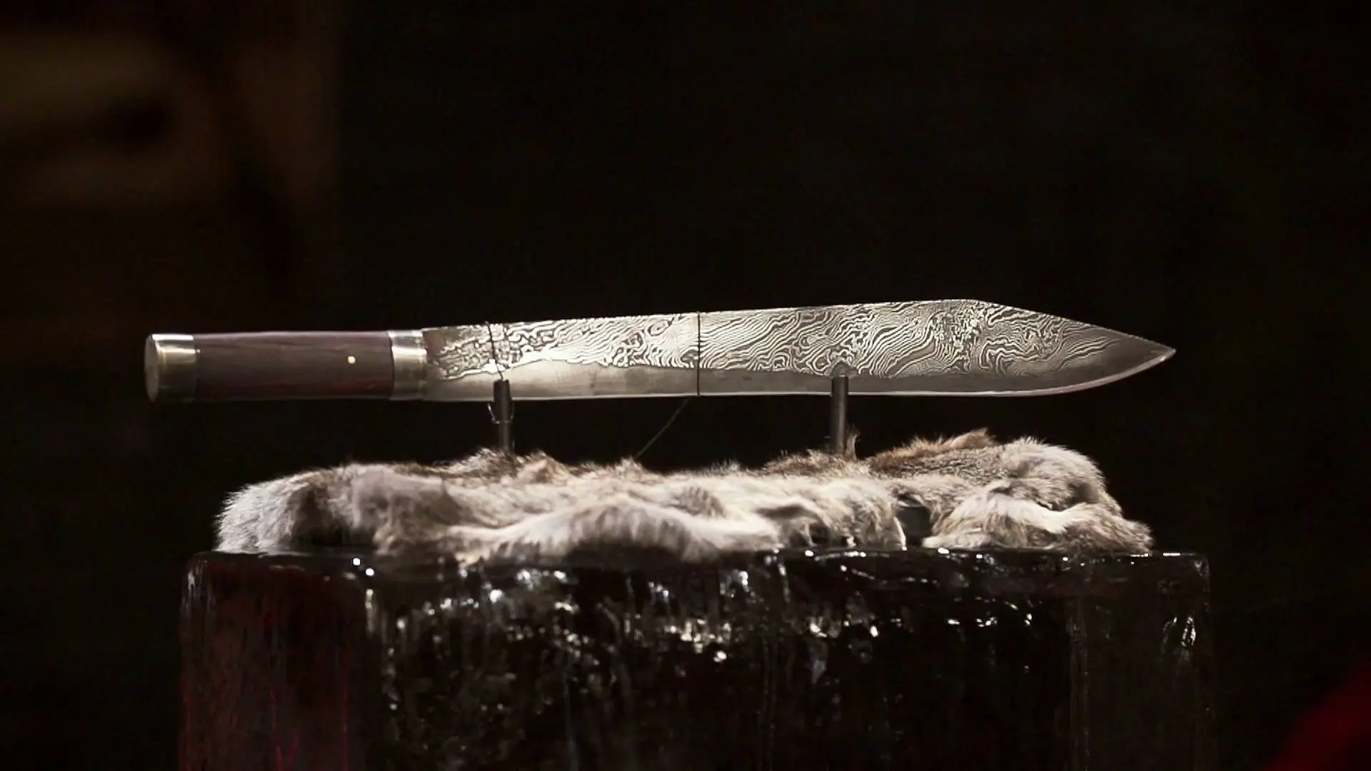 Los armeros se enfrentan al desaf&iacute;o de forjar un Seax vikingo 