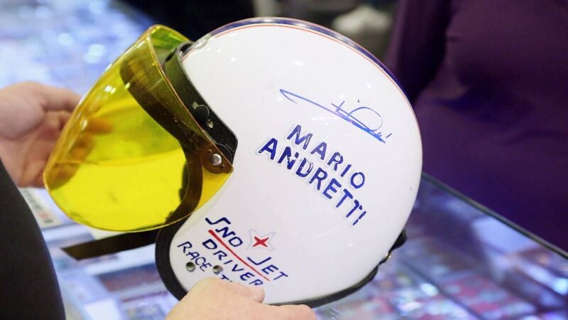 Un caso del piloto Mario Andretti por 2.000 dólares ¿lo comprará Rick?