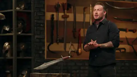 Los armeros se enfrentan a un desafío extremo: reproducir un cuchillo de combate en 6 horas Los armeros se enfrentan a un desafío extremo: reproducir un cuchillo de combate en 6 horas