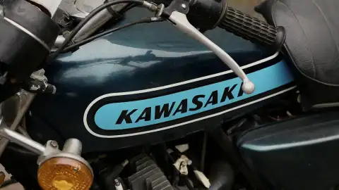 Mike se encapricha por una Kawasaki Triple del 74, apodada la 'enviudadora' Mike se encapricha por una Kawasaki Triple del 74, apodada la 'enviudadora'