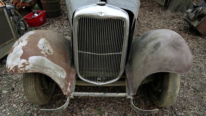 El dueño de una vieja camioneta sube el precio de la misma al darse cuenta de que Mike está interesado en ella