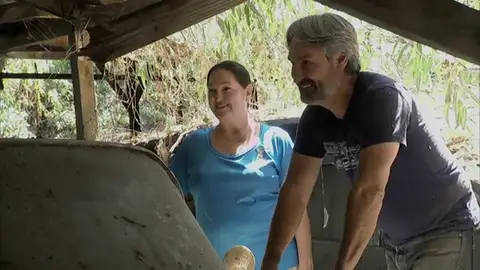 Robbie se juega el precio de un viejo Cadillac a cara o cruz Robbie se juega el precio de un viejo Cadillac a cara o cruz