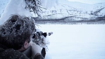 Así transcurre un día corriente para Glenn Villeneuve: conseguir agua y cazar para sobrevivir al frío invierno 