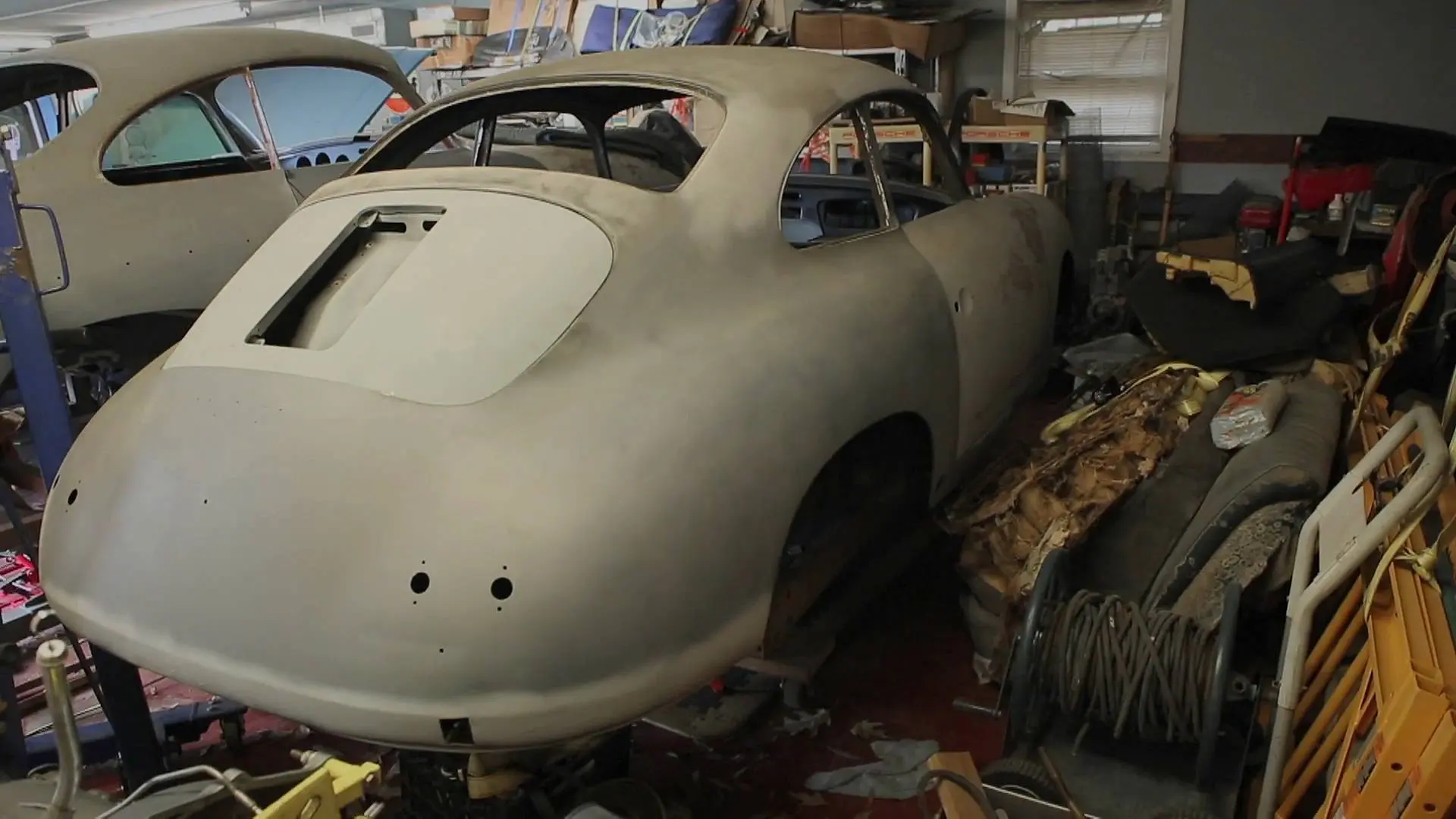 Mike Wolfe se queda atónito ante una colección de Porsche 356 Mike Wolfe se queda atónito ante una colección de Porsche 356