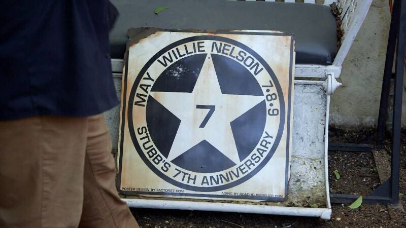 Rick descubre en Austin un verdadero tesoro de carteles de neón a la venta