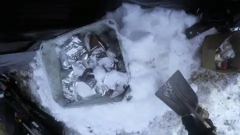 Así conserva Jessie Holmes la carne fresca durante el deshielo en Alaska Así conserva Jessie Holmes la carne fresca durante el deshielo en Alaska