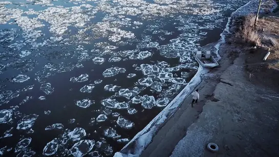 A contrarreloj en Nenana: Jessie Holmes salva su barco del implacable invierno ártico A contrarreloj en Nenana: Jessie Holmes salva su barco del implacable invierno ártico