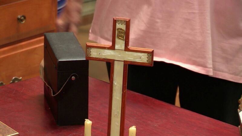 Ivy y sus hijos no saben cuánto podrán sacar por unos objetos religiosos escondidos en el trastero que han comprado