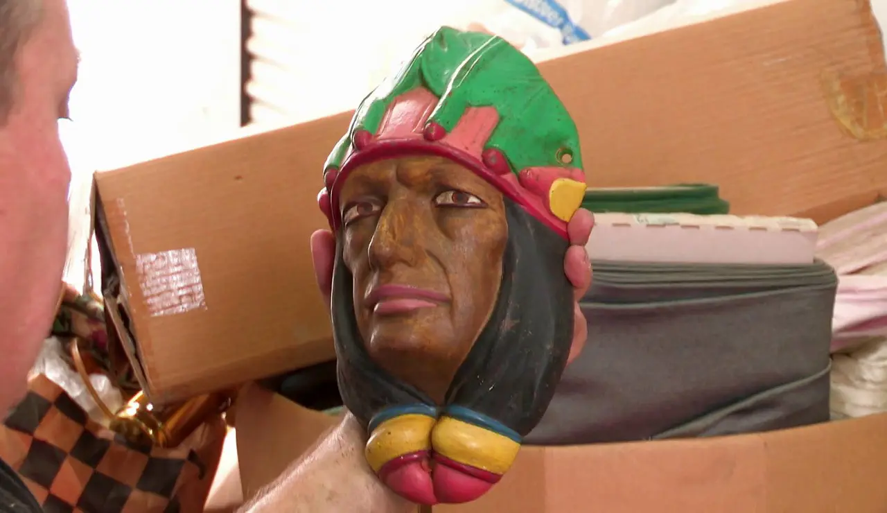 Rene deposita toda su esperanza en unas máscaras de más de 100 años