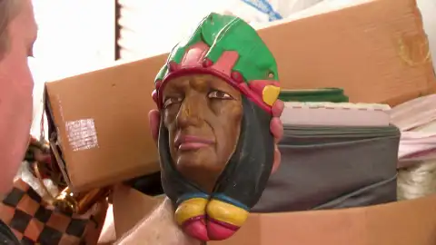Rene deposita toda su esperanza en unas máscaras de más de 100 años Rene deposita toda su esperanza en unas máscaras de más de 100 años
