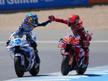 Alex Marquez felicita a su hermano Marc por su quinto 'sprint' consecutivo Alex Marquez felicita a su hermano Marc por su quinto 'sprint' consecutivo
