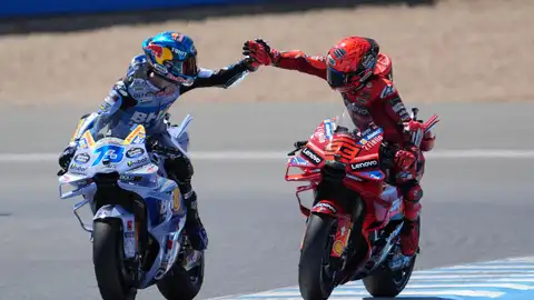 Alex Marquez felicita a su hermano Marc por su quinto 'sprint' consecutivo Alex Marquez felicita a su hermano Marc por su quinto 'sprint' consecutivo