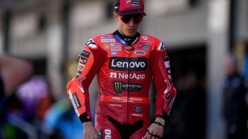 Marc Márquez, suspirando y concentrado antes del GP de Gran Bretaña