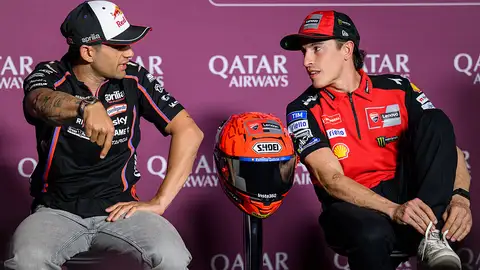 El actual campeón del mundo, Jorge Martín, y Marc Márquez, líder del Mundial, hablando antes del GP de Qatar de esta temporada El actual campeón del mundo, Jorge Martín, y Marc Márquez, líder del Mundial, hablando antes del GP de Qatar de esta temporada