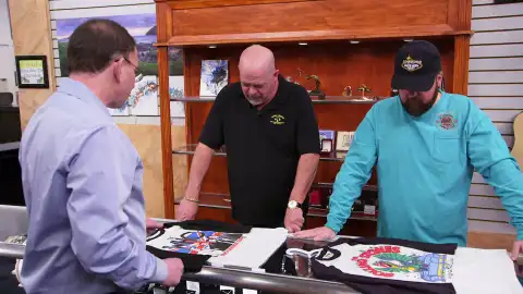 40 años guardadas: vende dos camisetas retro de rock por 250 dólares cada una 40 años guardadas: vende dos camisetas retro de rock por 250 dólares cada una