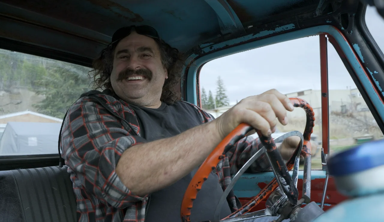 Avery Shoaf es el Avery Shoaf: el 'MacGyver' de la mecánica que arregla todo a martillazos