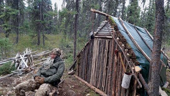 Taz sobrevive al fr&iacute;o extremo en Aislados mientras recuerda a su madre 