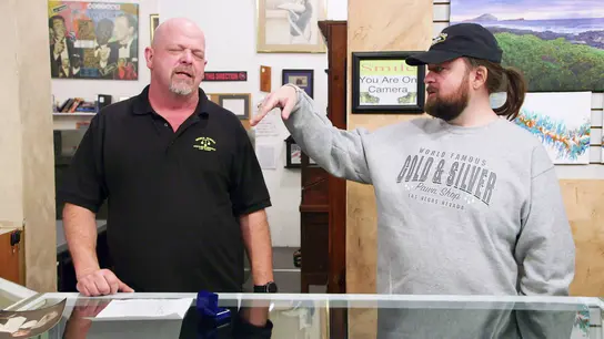 Chumlee luce un anillo de 46 diamantes diseñado por el pianista Liberace Chumlee luce un anillo de 46 diamantes diseñado por el pianista Liberace